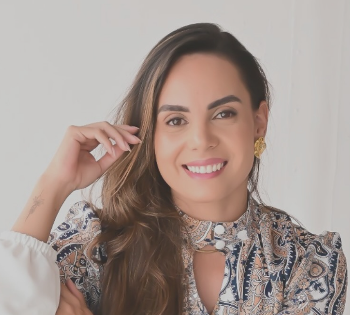 Luana Silva sorrindo